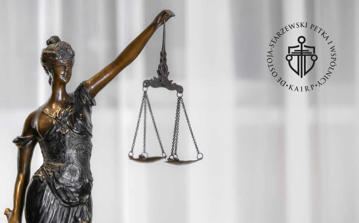 Figura Temidy z wagą – symbol sprawiedliwości i walki o prawa frankowiczów po spłacie kredytu CHF.