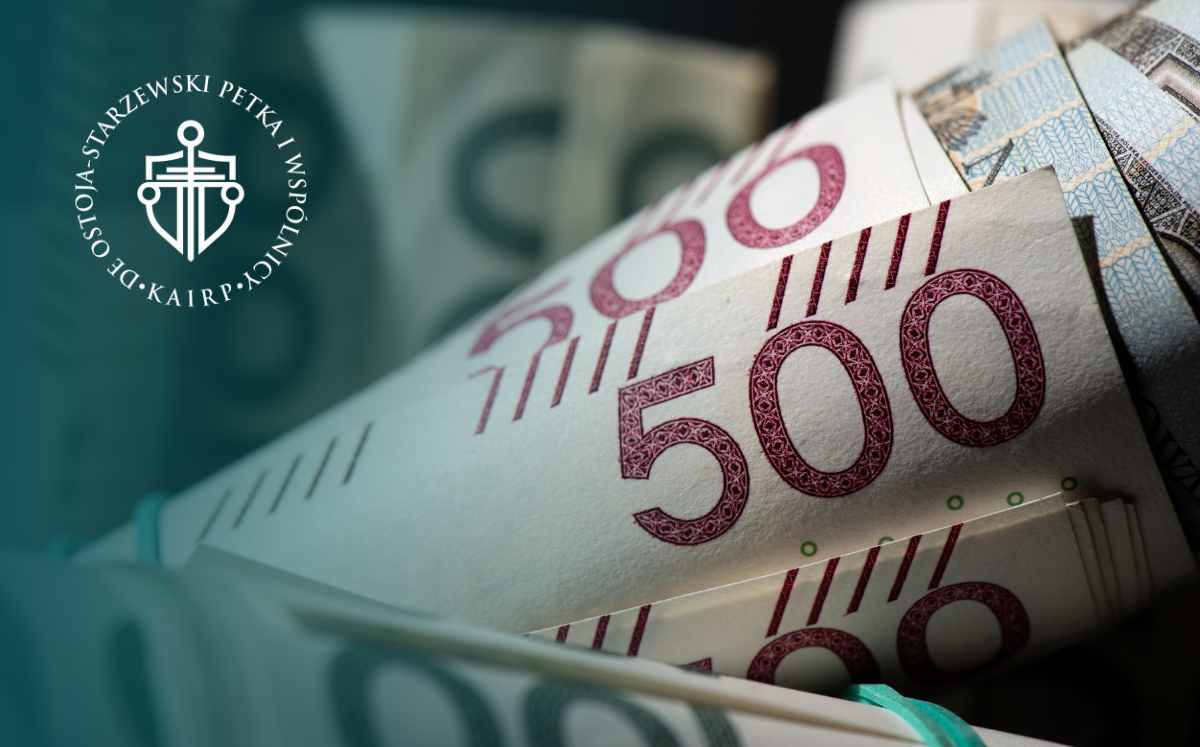 Zbliżenie na banknot 500 złotych, symbol roszczeń finansowych i rozliczeń po unieważnieniu umowy kredytu frankowego.