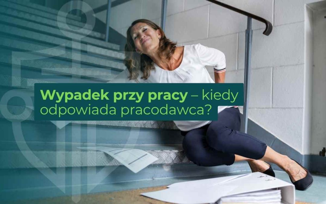 Kobieta na schodach po wypadku, na zielonym bannerze tekst o wypadkach przy pracy i odpowiedzialności pracodawcy (artykuł informacyjny).