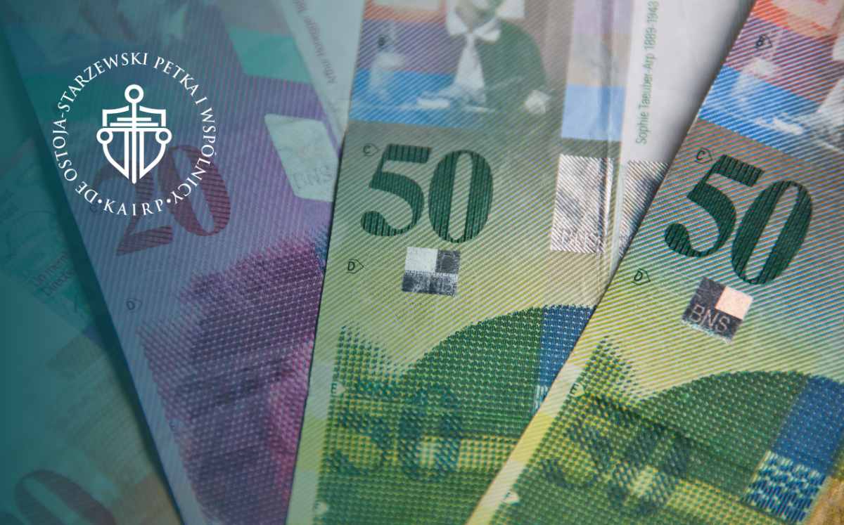 Banknoty jako nawiązanie do rat kredytu frankowego i możliwości ich zawieszenia na czas procesu