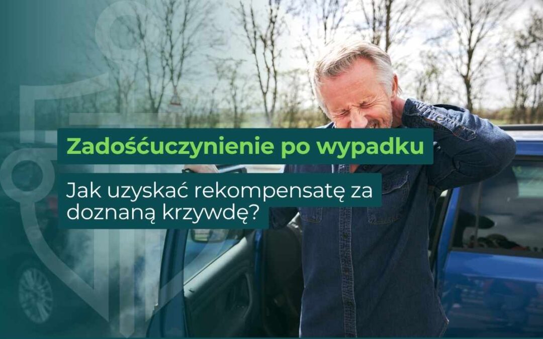 Mężczyzna odczuwa ból po wypadku samochodowym i stoi przy otwartych drzwiach auta.