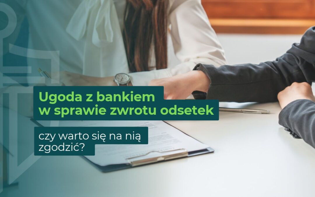 Dwie osoby siedzą przy burku i wspólnie czytają ugodę z bankiem